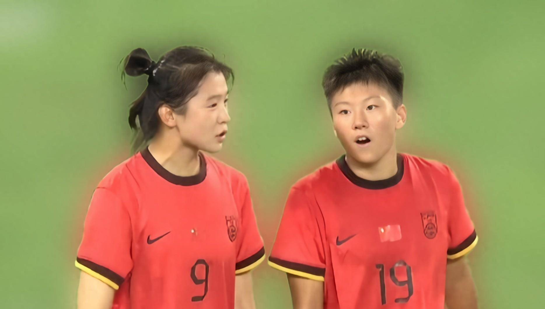 关于国内女足职业联赛，各队争夺头名的信息