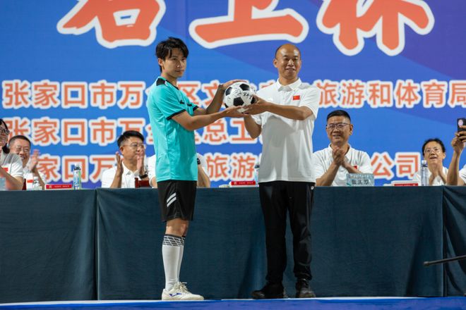 足球联赛再掀狂潮，全民热情掀起不少讨论热议