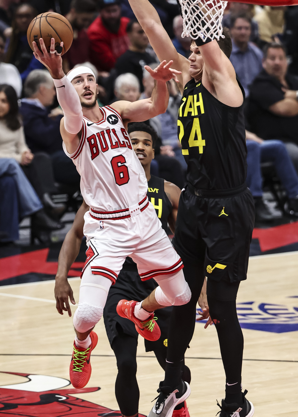 公牛客场横扫爵士，莱文森发威